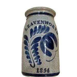 Leavenworth glazed Vase ceramic‎ pottery vase utensil Modern mid-century Vintage
